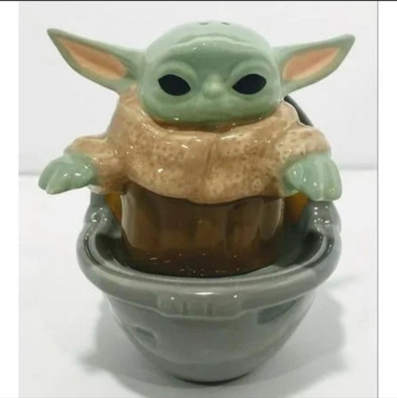 Star Wars - Yoda The Child sculpted Ceramic Salt Pepper Shaker set Mandalorian - Picture 6 of 6